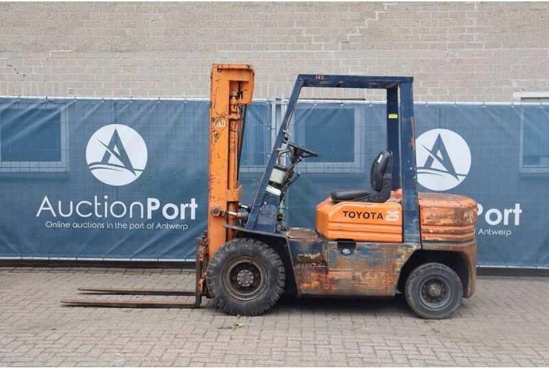 Toyota 5FD25 - Diesel gaffeltruck: billede 2 Toyota 5FD25 - Diesel gaffeltruck: billede 2
