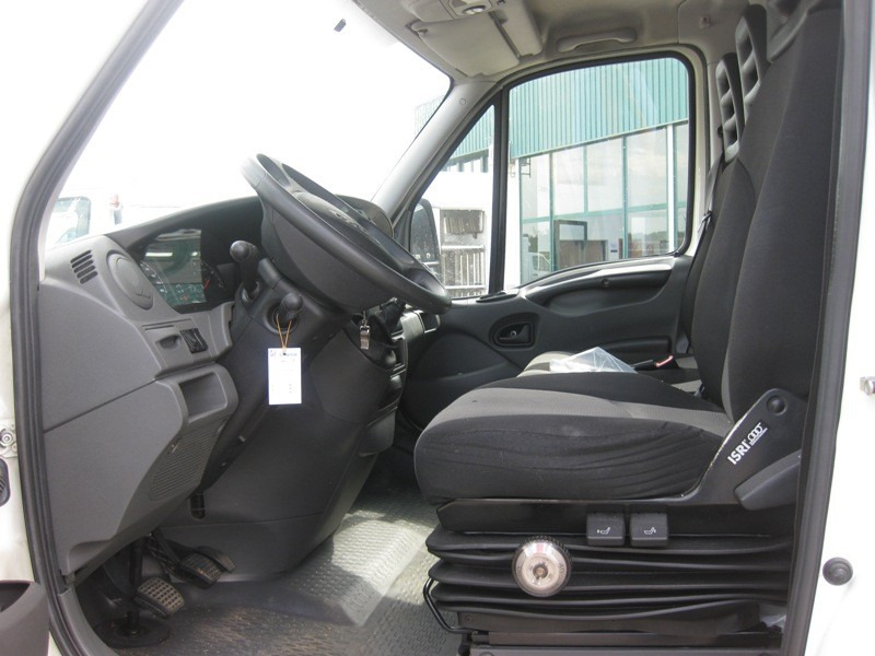 IVECO 35C15 CAJA CERRADA - Varebil med kasse: billede 4 IVECO 35C15 CAJA CERRADA - Varebil med kasse: billede 4
