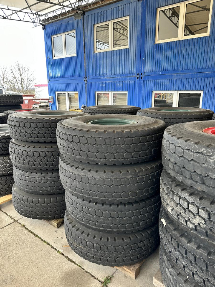 Liebherr Zubehör = Kompletträder 16 x Bridgestone VHS 445/95 R25 (16.00 R25) - Mobilkran: billede 2 Liebherr Zubehör = Kompletträder 16 x Bridgestone VHS 445/95 R25 (16.00 R25) - Mobilkran: billede 2