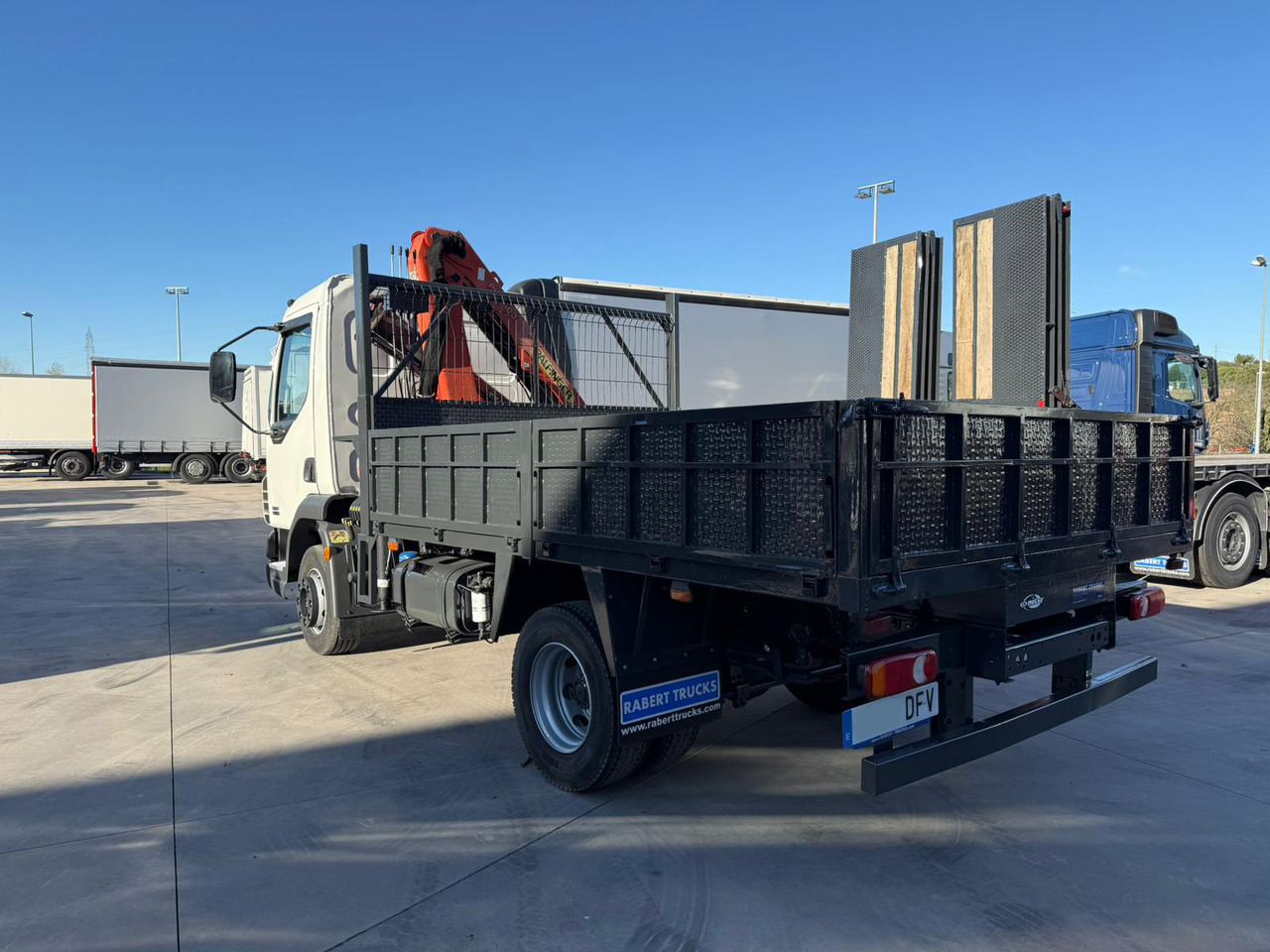 DAF LF FA 45.180 (Platform and Crane) - Lastbil med lad, Lastbil med kran: billede 4 DAF LF FA 45.180 (Platform and Crane) - Lastbil med lad, Lastbil med kran: billede 4