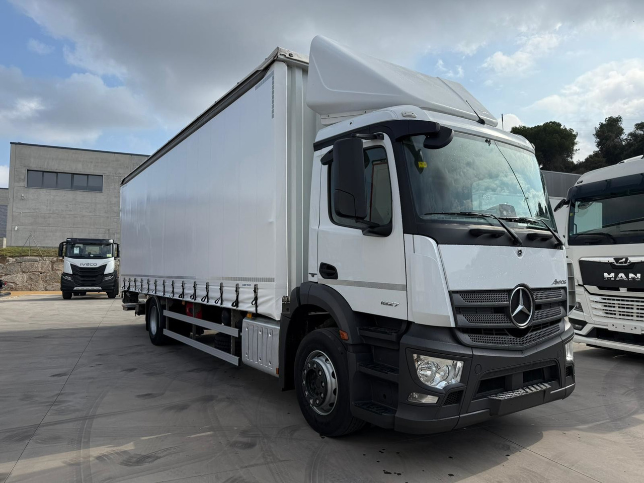 MERCEDES BENZ 18.27 Antos E6 (Tauliner) - Lastbil med presenning: billede 2 MERCEDES BENZ 18.27 Antos E6 (Tauliner) - Lastbil med presenning: billede 2