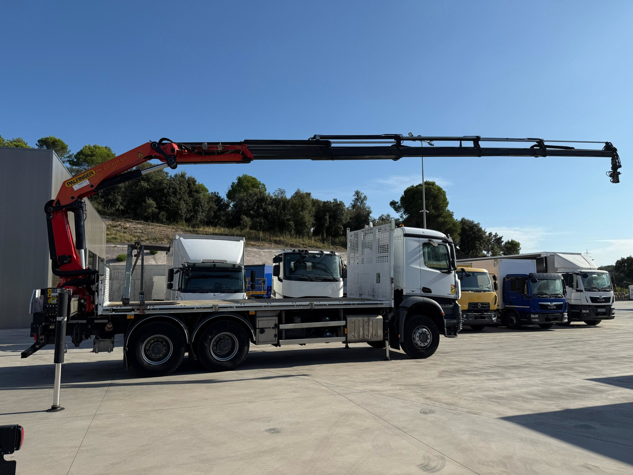 MERCEDES BENZ 26.36 Arocs E6 (Platform and Crane) - Lastbil med lad, Lastbil med kran: billede 3 MERCEDES BENZ 26.36 Arocs E6 (Platform and Crane) - Lastbil med lad, Lastbil med kran: billede 3