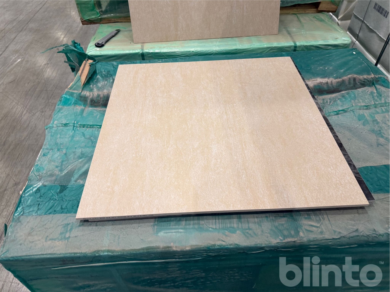 400 m2 - Warm Cement 600x600x8 - Bygningsudstyr: billede 2 400 m2 - Warm Cement 600x600x8 - Bygningsudstyr: billede 2