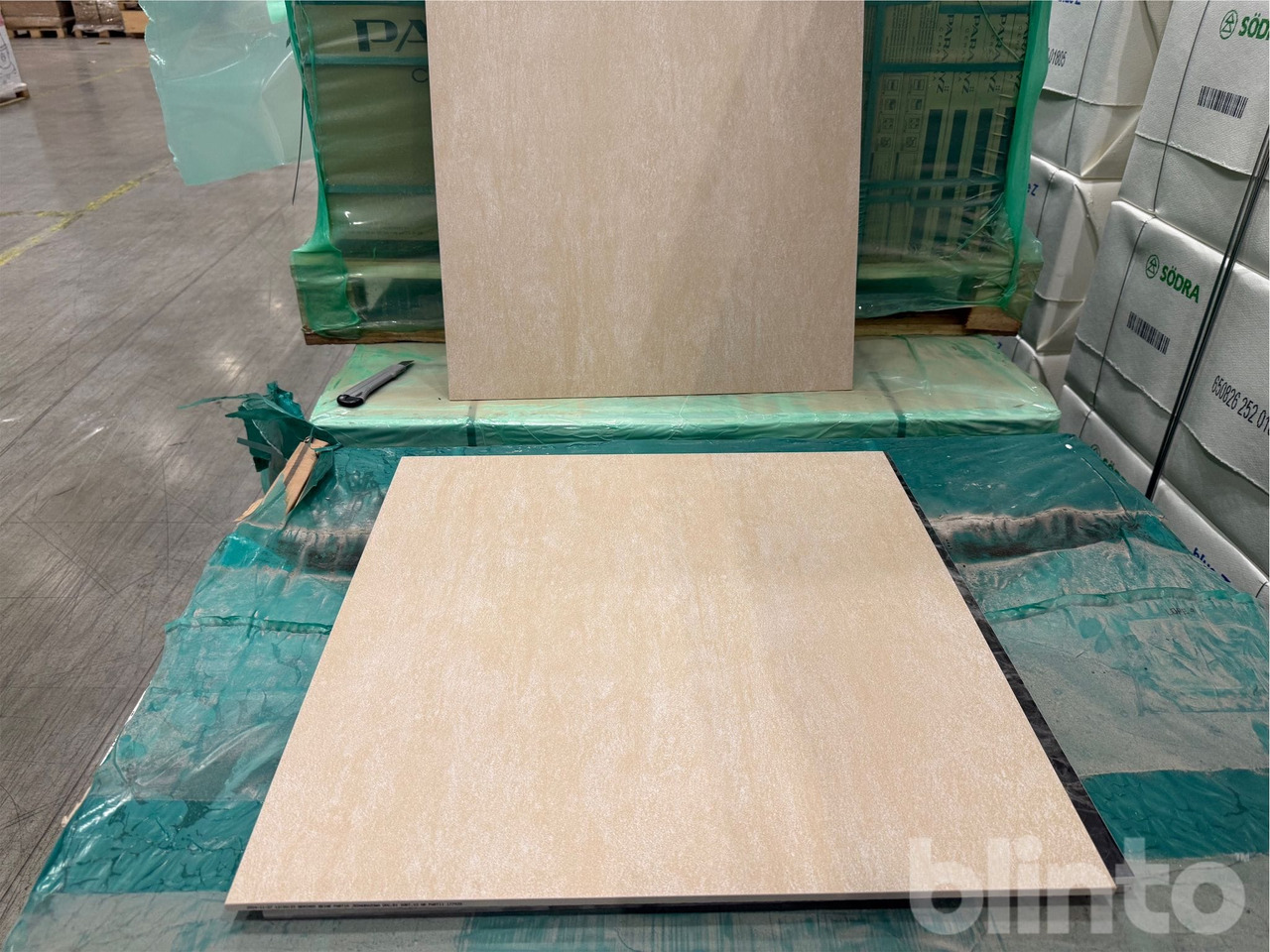 400 m2 - Warm Cement 600x600x8 - Bygningsudstyr: billede 1 400 m2 - Warm Cement 600x600x8 - Bygningsudstyr: billede 1