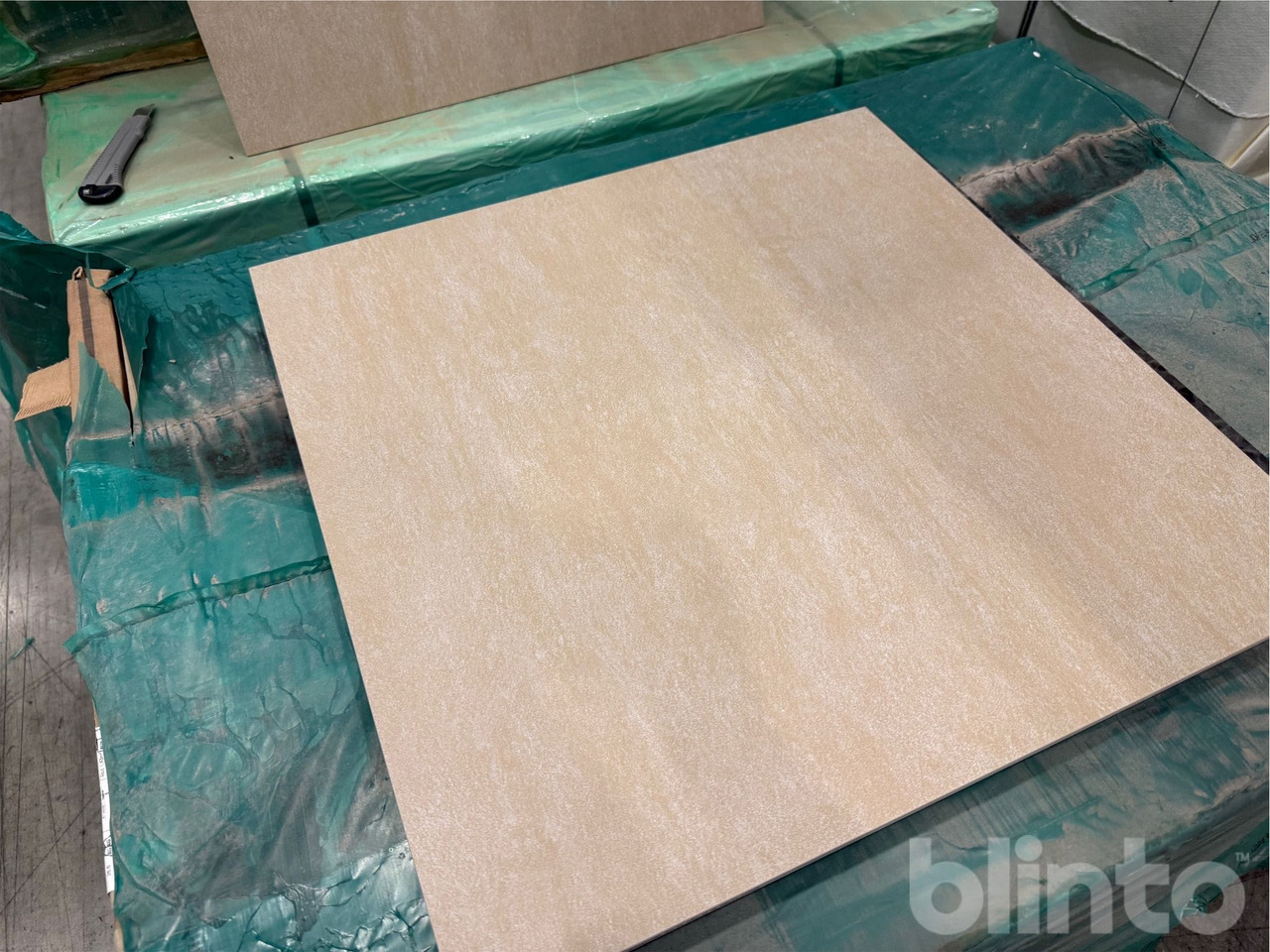 400 m2 - Warm Cement 600x600x8 - Bygningsudstyr: billede 4 400 m2 - Warm Cement 600x600x8 - Bygningsudstyr: billede 4