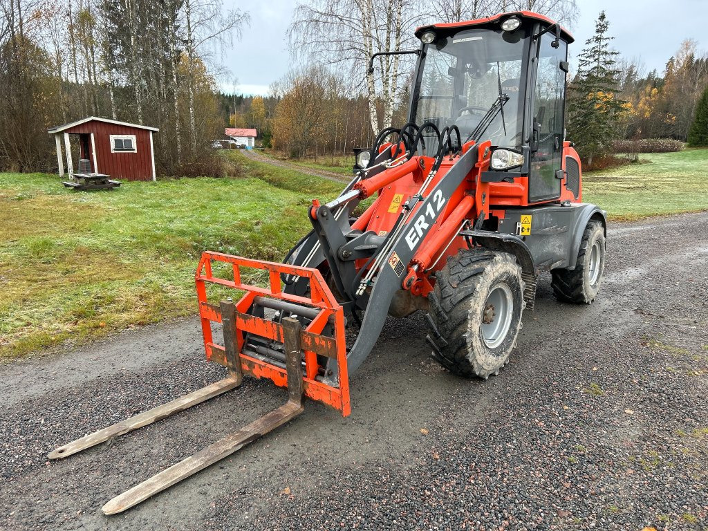 Everun ER12 med gafflar och planeringskopa - Gummihjulslæsser: billede 2 Everun ER12 med gafflar och planeringskopa - Gummihjulslæsser: billede 2