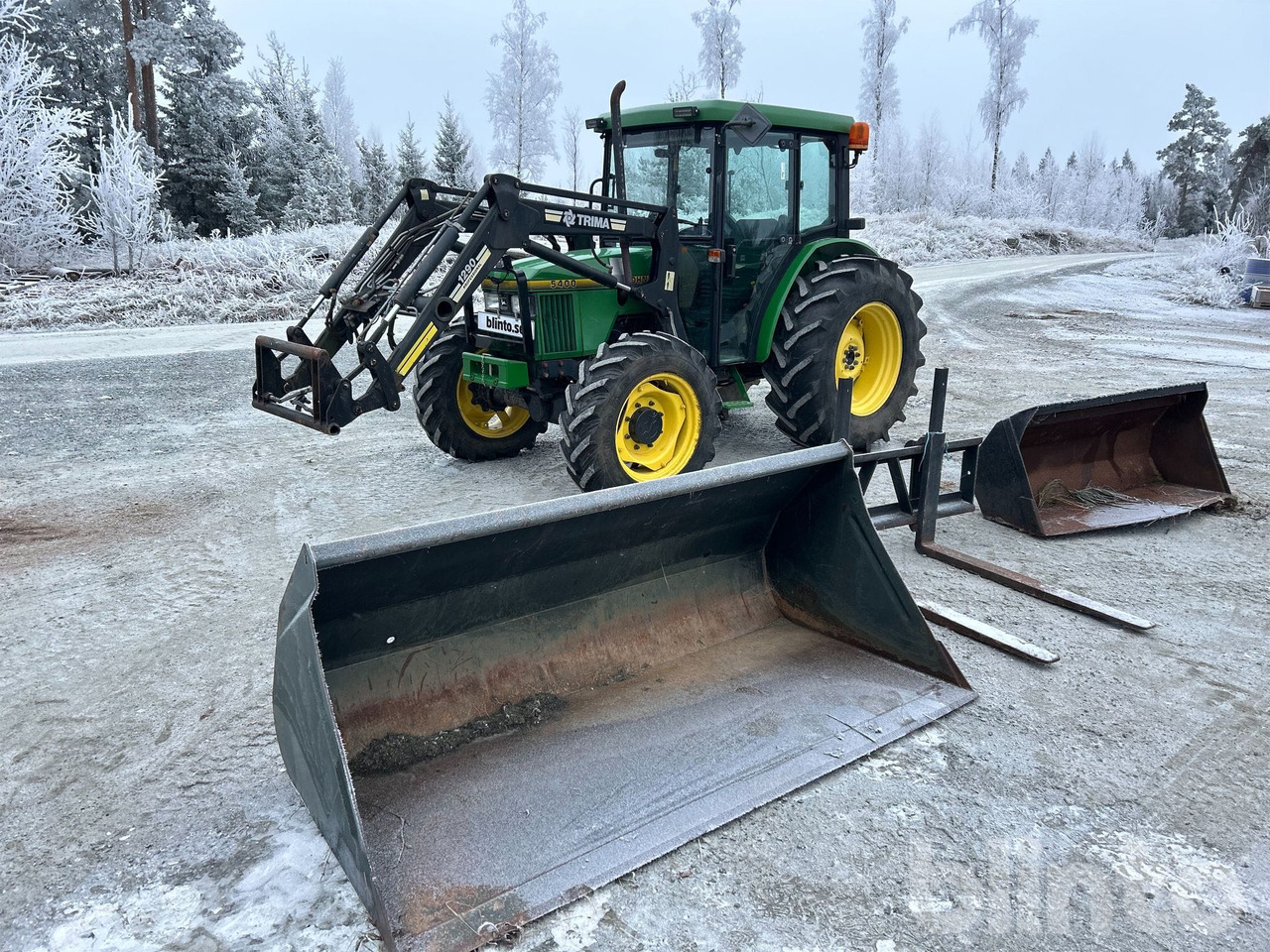 John Deere 5400 4WD med lastare och redskap - Traktor: billede 1 John Deere 5400 4WD med lastare och redskap - Traktor: billede 1