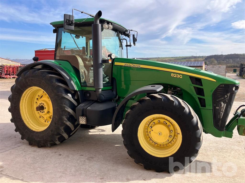 John Deere 8230 ILS Power Shift (2007) - Traktor: billede 2 John Deere 8230 ILS Power Shift (2007) - Traktor: billede 2