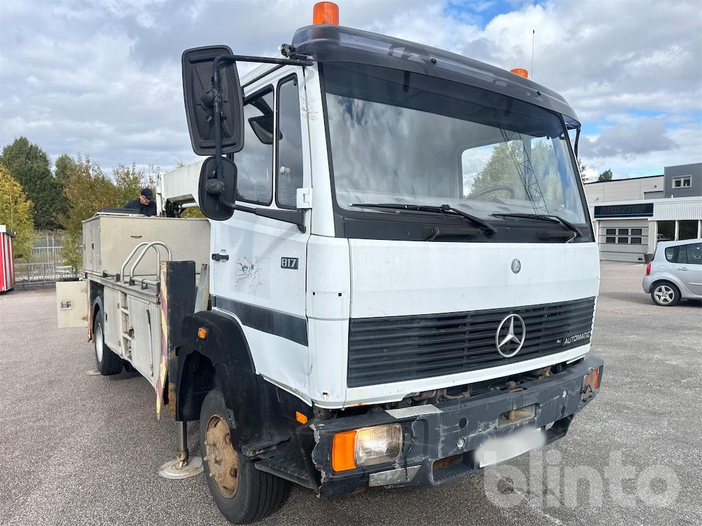MERCEDES BENZ 817 - Lastbil med mandskabslift: billede 3 MERCEDES BENZ 817 - Lastbil med mandskabslift: billede 3