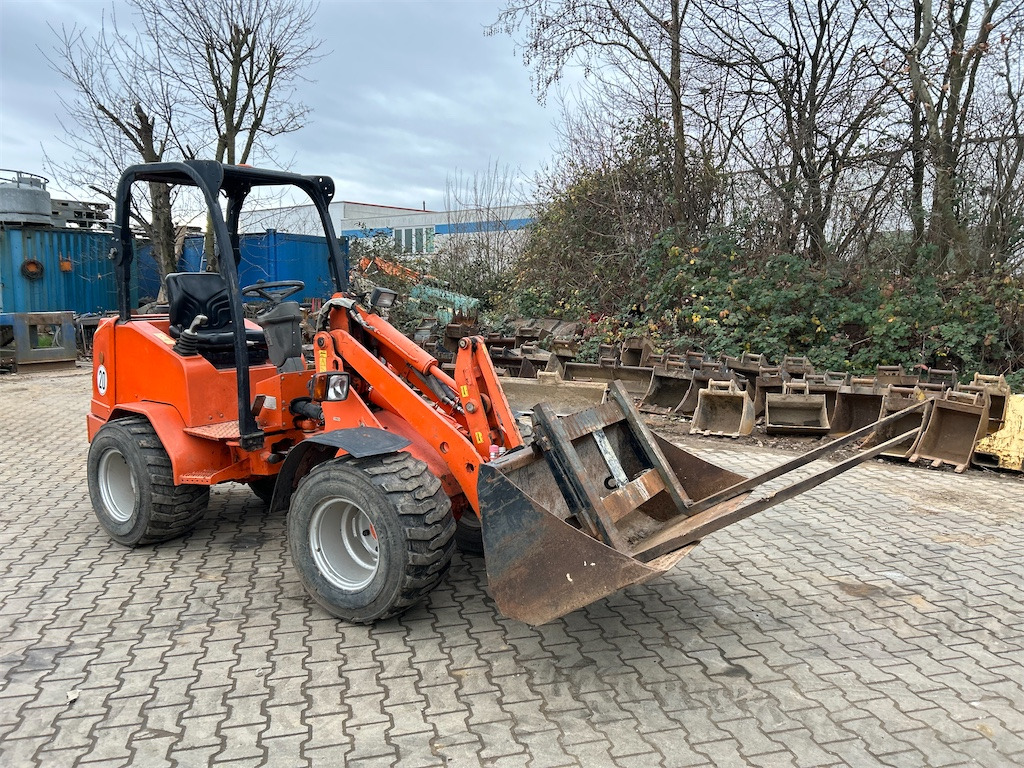 Schäffer 2436 (2011) - Gummihjulslæsser: billede 4 Schäffer 2436 (2011) - Gummihjulslæsser: billede 4