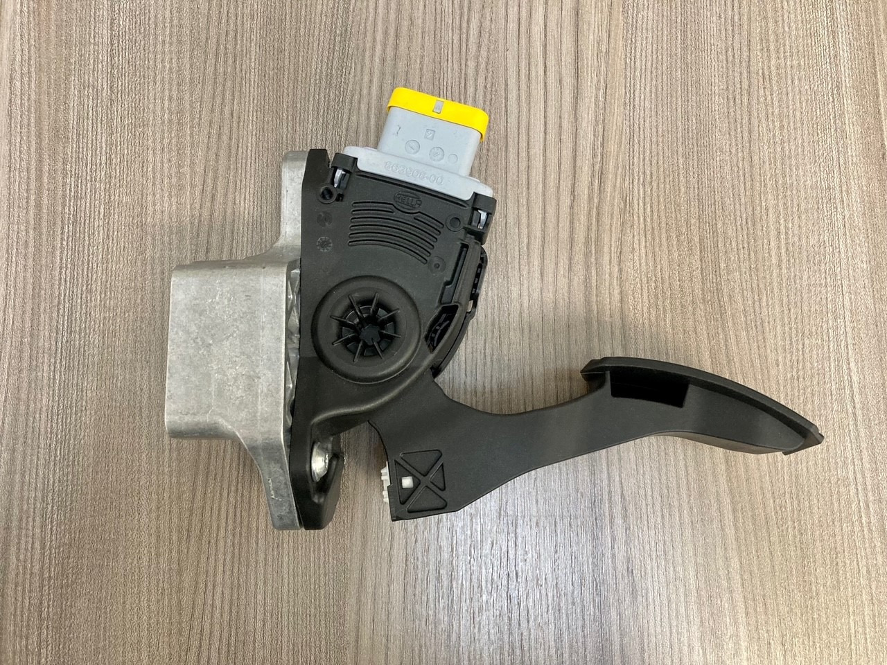 SENSORE POSIZIONE DEL PEDALE - MAN 81259706103 - HELLA 6PV 009 371-00 / 6PV 009 371-711 - Pedal for Lastbil: billede 3 SENSORE POSIZIONE DEL PEDALE - MAN 81259706103 - HELLA 6PV 009 371-00 / 6PV 009 371-711 - Pedal for Lastbil: billede 3