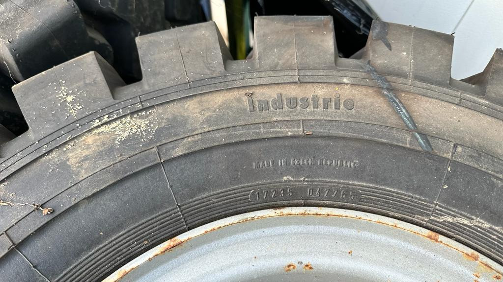 CONTINENTAL CSE ROBUST 355/65 15 - Dæk og fælge for Lastbil: billede 4 CONTINENTAL CSE ROBUST 355/65 15 - Dæk og fælge for Lastbil: billede 4