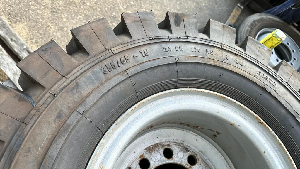 CONTINENTAL CSE ROBUST 355/65 15 - Dæk og fælge for Lastbil: billede 2 CONTINENTAL CSE ROBUST 355/65 15 - Dæk og fælge for Lastbil: billede 2