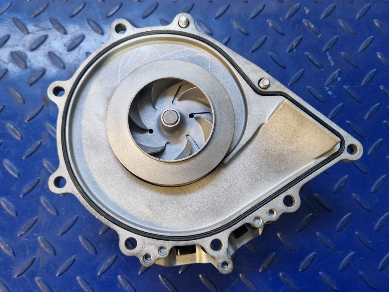 MERCEDES-BENZ Water pump A4712020310 - Reservedel for Øvrig maskin: billede 1 MERCEDES-BENZ Water pump A4712020310 - Reservedel for Øvrig maskin: billede 1