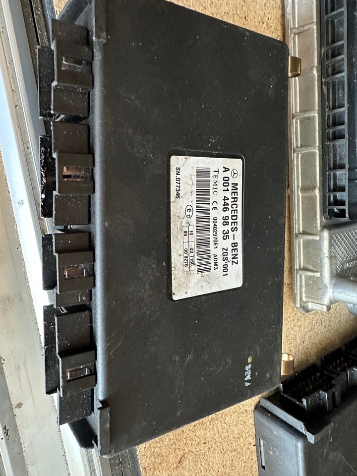 Temic Mercedes Unimog Ecu A0004469835 - Kontrol blok for Øvrig maskin: billede 1 Temic Mercedes Unimog Ecu A0004469835 - Kontrol blok for Øvrig maskin: billede 1