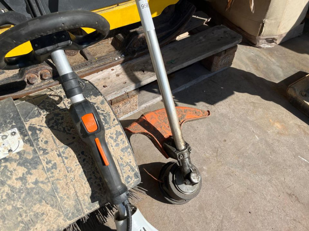 Stihl Kombimotor KM 131 R Kleinteile - Entreprenørmaskin: billede 4 Stihl Kombimotor KM 131 R Kleinteile - Entreprenørmaskin: billede 4